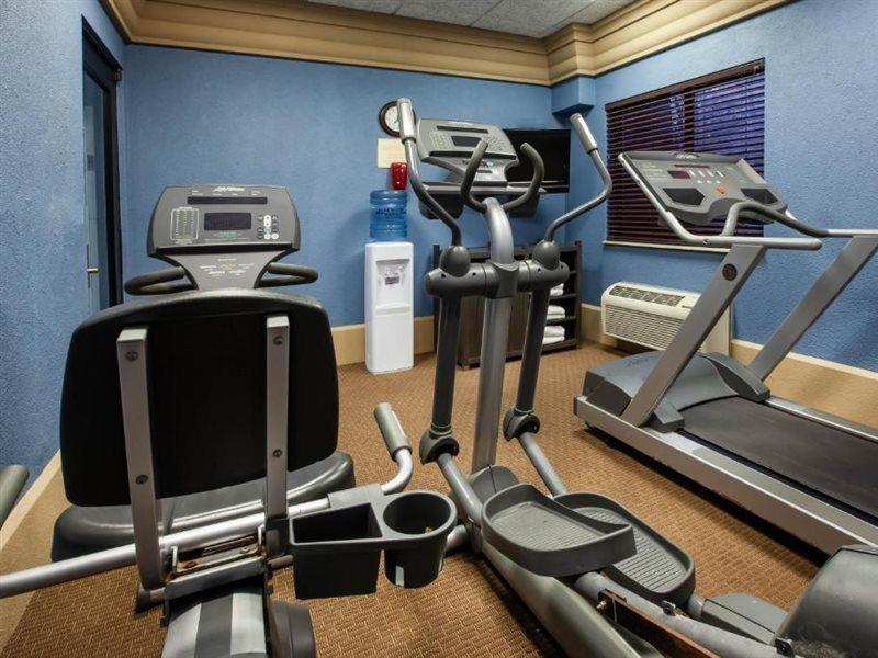 Baymont By Wyndham Traverse City Bagian luar foto