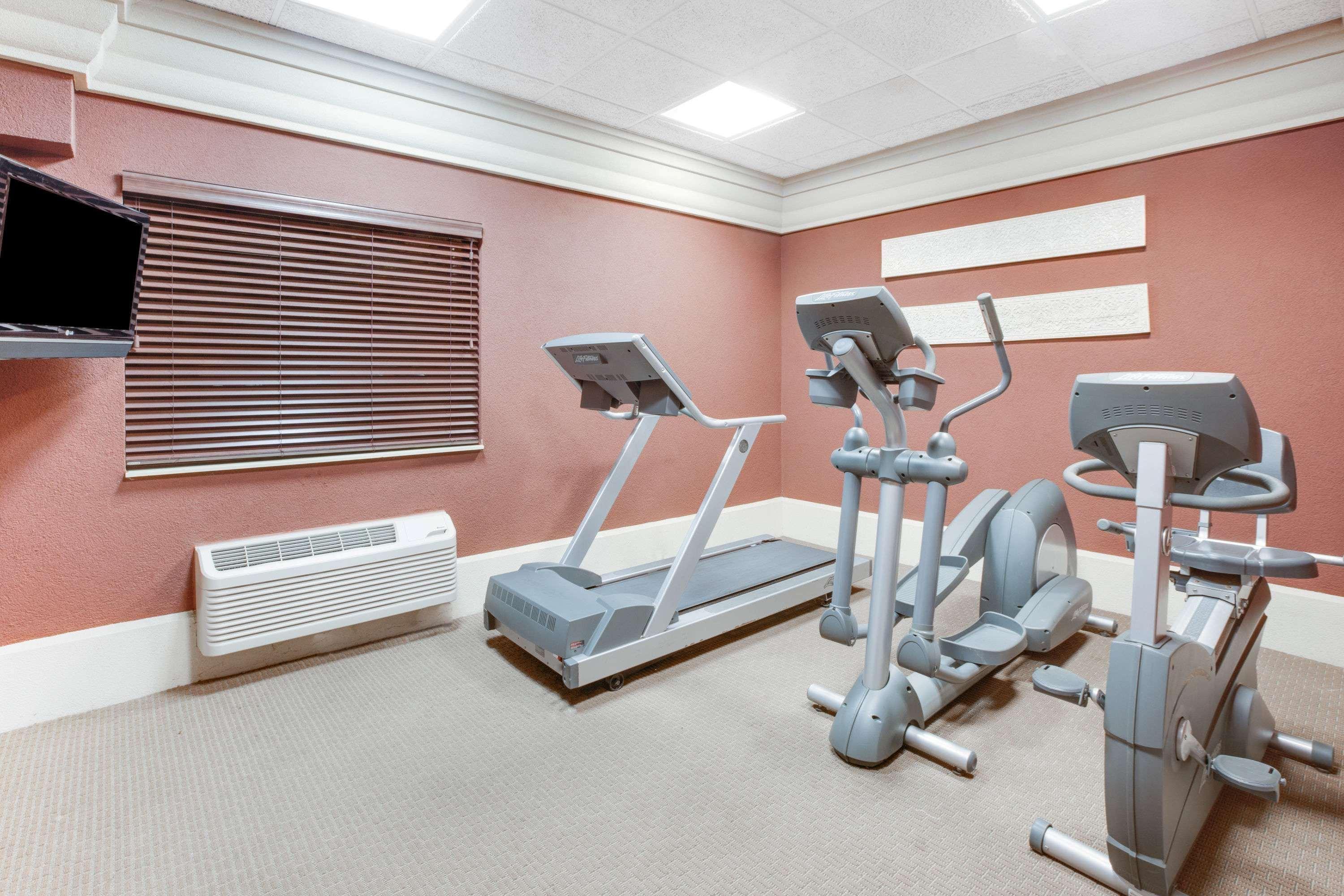 Baymont By Wyndham Traverse City Bagian luar foto
