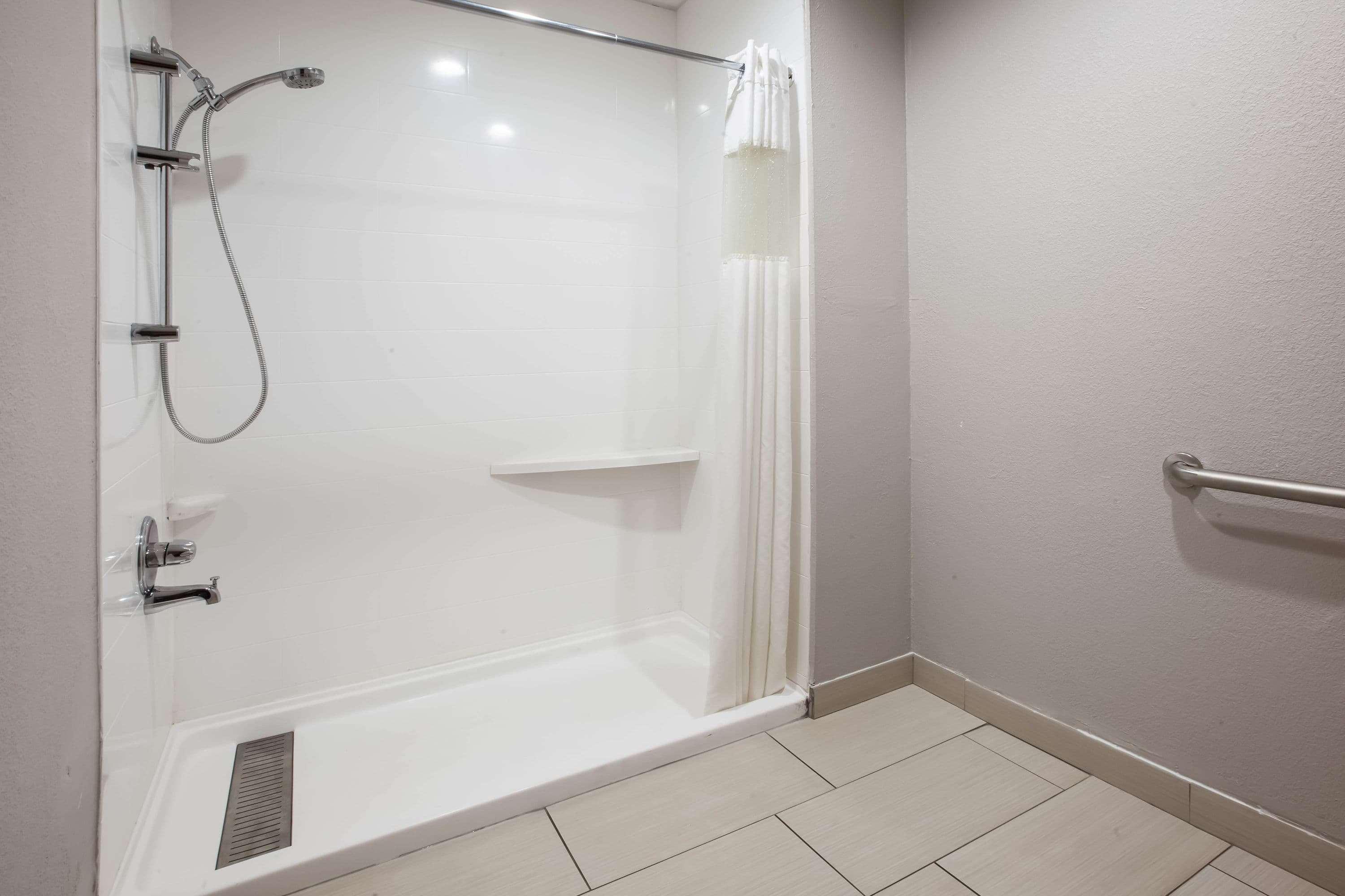 Baymont By Wyndham Traverse City Bagian luar foto
