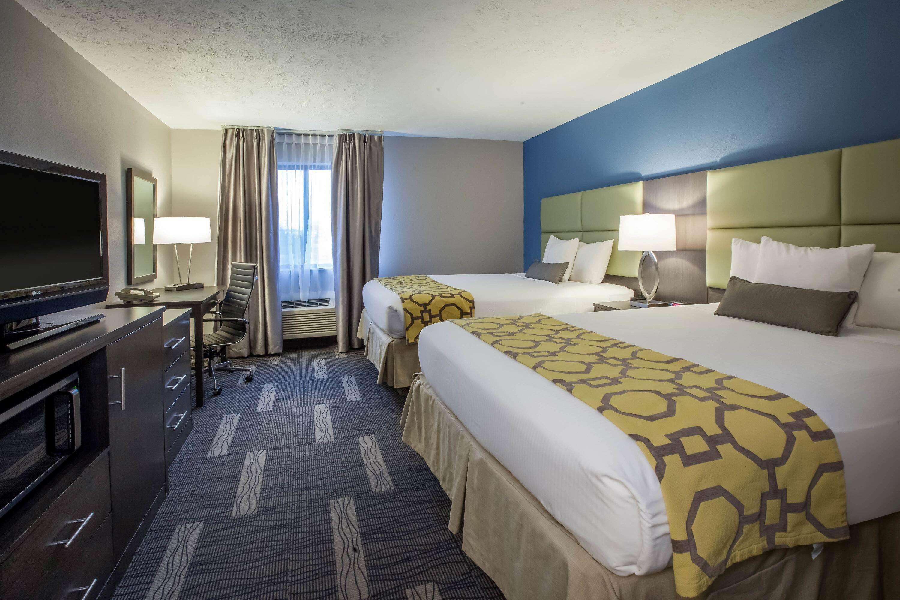 Baymont By Wyndham Traverse City Bagian luar foto