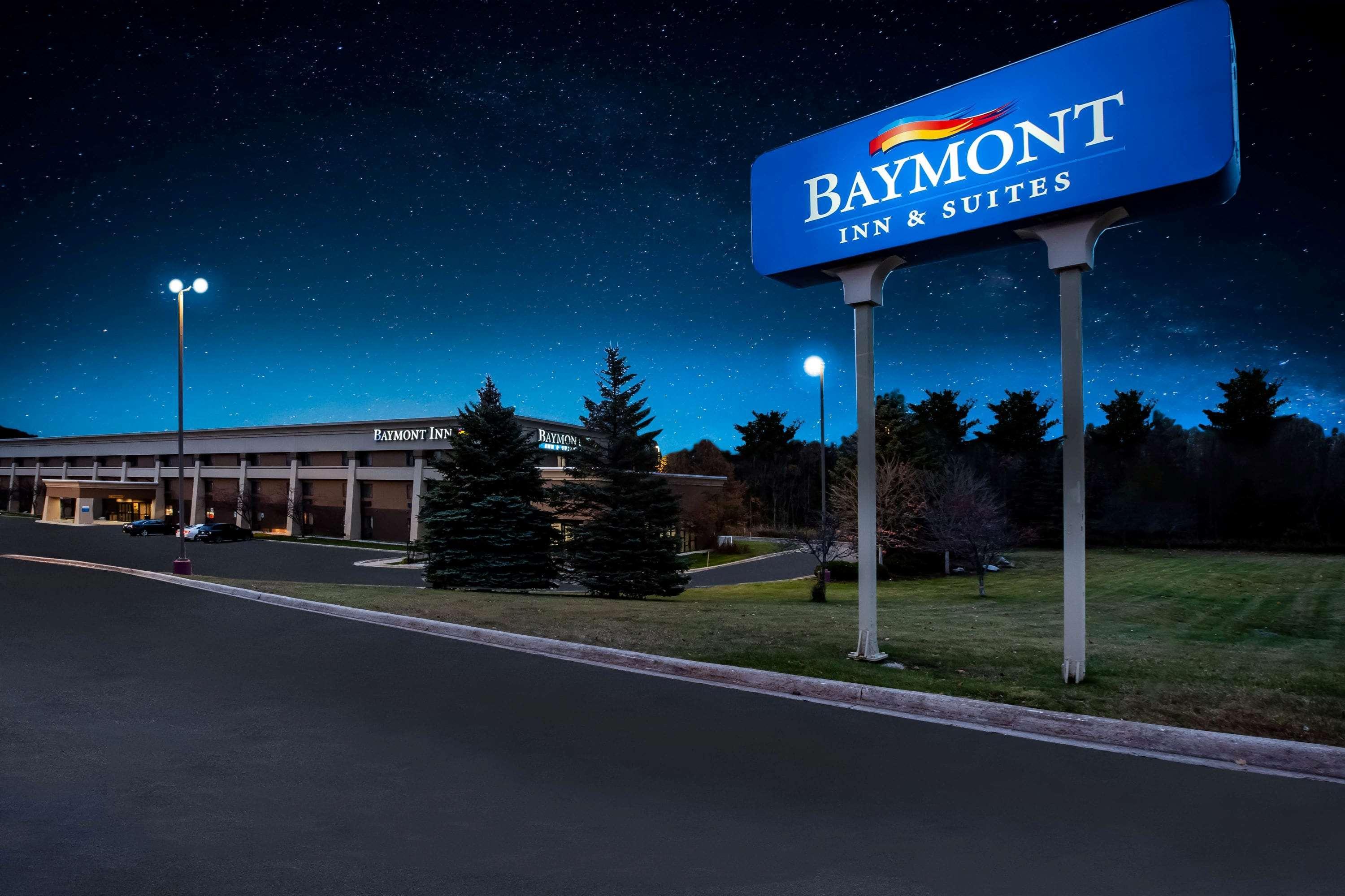 Baymont By Wyndham Traverse City Bagian luar foto